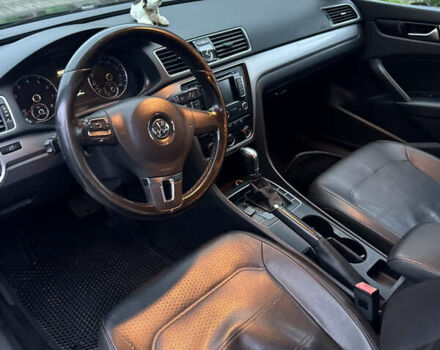 Червоний Фольксваген Пассат, об'ємом двигуна 1.8 л та пробігом 192 тис. км за 9900 $, фото 15 на Automoto.ua