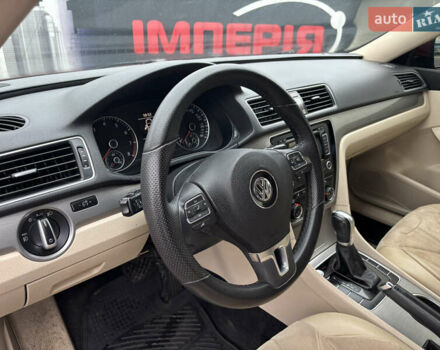 Красный Фольксваген Пассат, объемом двигателя 1.8 л и пробегом 247 тыс. км за 10900 $, фото 9 на Automoto.ua