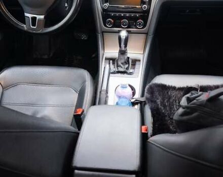 Червоний Фольксваген Пассат, об'ємом двигуна 1.8 л та пробігом 195 тис. км за 11000 $, фото 14 на Automoto.ua