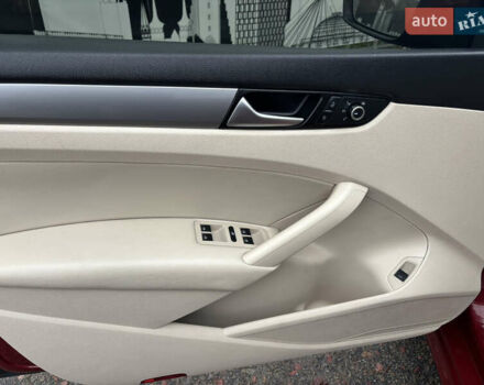 Красный Фольксваген Пассат, объемом двигателя 1.8 л и пробегом 247 тыс. км за 10900 $, фото 7 на Automoto.ua