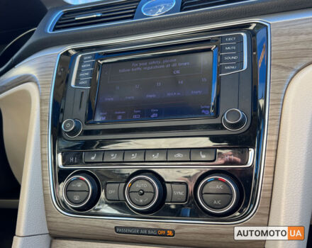 Красный Фольксваген Пассат, объемом двигателя 1.8 л и пробегом 143 тыс. км за 14000 $, фото 18 на Automoto.ua