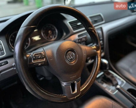 Червоний Фольксваген Пассат, об'ємом двигуна 1.8 л та пробігом 192 тис. км за 9900 $, фото 16 на Automoto.ua