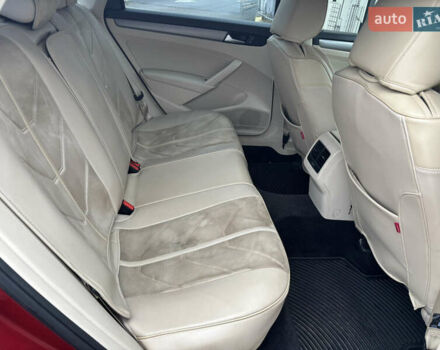 Красный Фольксваген Пассат, объемом двигателя 1.8 л и пробегом 247 тыс. км за 10900 $, фото 13 на Automoto.ua