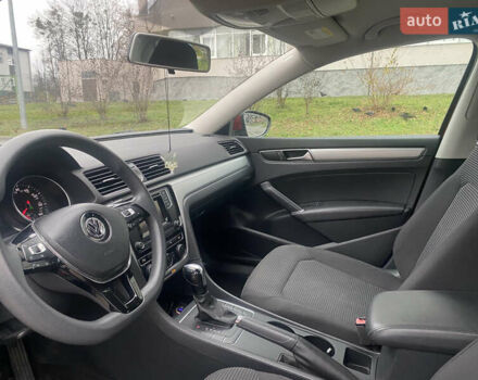 Красный Фольксваген Пассат, объемом двигателя 1.8 л и пробегом 211 тыс. км за 9700 $, фото 10 на Automoto.ua