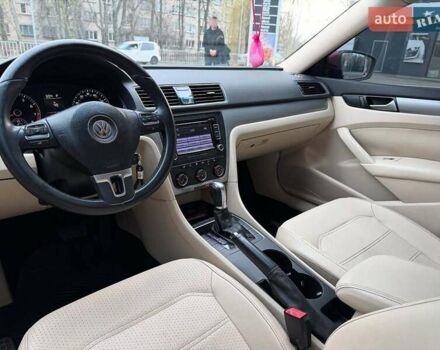 Красный Фольксваген Пассат, объемом двигателя 1.8 л и пробегом 211 тыс. км за 7400 $, фото 8 на Automoto.ua