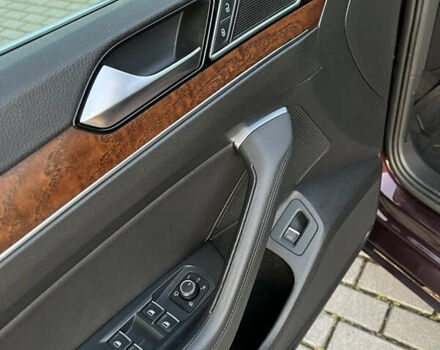 Красный Фольксваген Пассат, объемом двигателя 1.8 л и пробегом 255 тыс. км за 15950 $, фото 13 на Automoto.ua