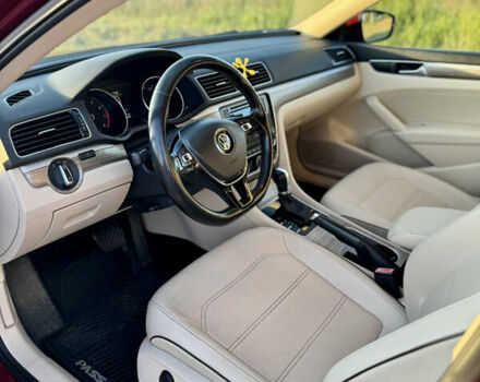 Красный Фольксваген Пассат, объемом двигателя 1.8 л и пробегом 140 тыс. км за 12750 $, фото 11 на Automoto.ua