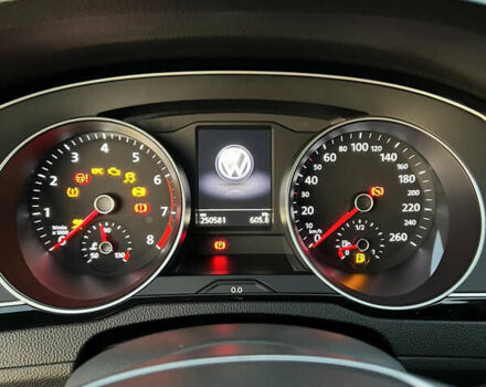 Красный Фольксваген Пассат, объемом двигателя 1.8 л и пробегом 255 тыс. км за 15950 $, фото 11 на Automoto.ua