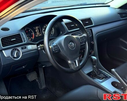 Красный Фольксваген Пассат, объемом двигателя 2 л и пробегом 232 тыс. км за 11300 $, фото 6 на Automoto.ua