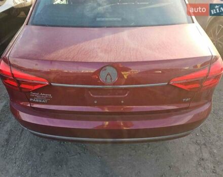 Фольксваген Пассат 2016 в Киеве на Automoto.ua Красный Фольксваген Пассат, объемом двигателя 1.8 л и пробегом 210 тыс. км за 2366 $, фото 12 на Automoto.ua