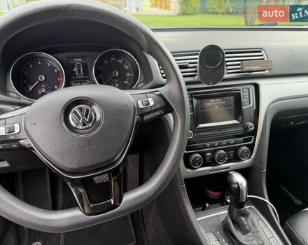 Красный Фольксваген Пассат, объемом двигателя 1.8 л и пробегом 170 тыс. км за 15800 $, фото 17 на Automoto.ua