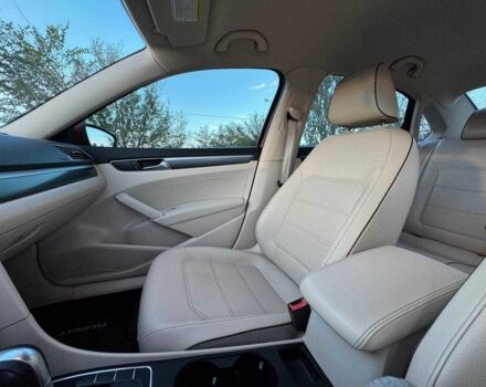 Фольксваген Пассат 2016 в Киеве на Automoto.ua Красный Фольксваген Пассат, объемом двигателя 1.8 л и пробегом 110 тыс. км за 12000 $, фото 16 на Automoto.ua