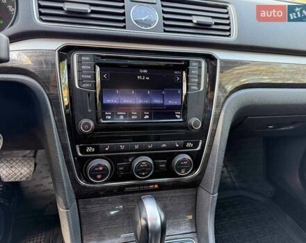 Красный Фольксваген Пассат, объемом двигателя 1.8 л и пробегом 71 тыс. км за 14990 $, фото 12 на Automoto.ua