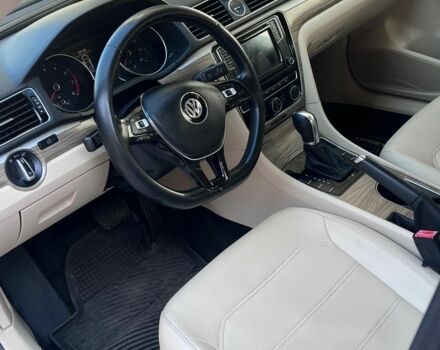 Красный Фольксваген Пассат, объемом двигателя 1.78 л и пробегом 196 тыс. км за 11900 $, фото 3 на Automoto.ua