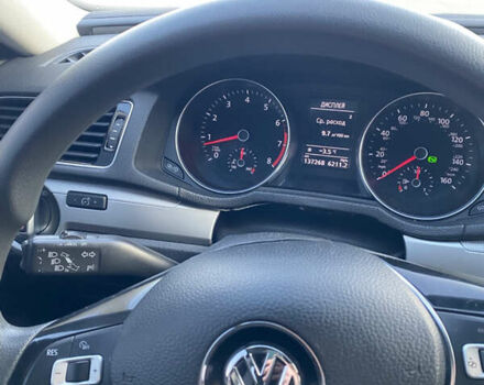 Красный Фольксваген Пассат, объемом двигателя 1.8 л и пробегом 142 тыс. км за 10500 $, фото 16 на Automoto.ua