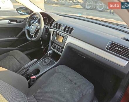 Фольксваген Пассат 2016 в Киеве на Automoto.ua Красный Фольксваген Пассат, объемом двигателя 1.8 л и пробегом 210 тыс. км за 2366 $, фото 14 на Automoto.ua