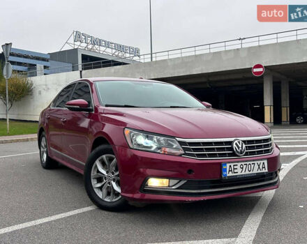 Красный Фольксваген Пассат, объемом двигателя 1.8 л и пробегом 177 тыс. км за 9500 $, фото 5 на Automoto.ua