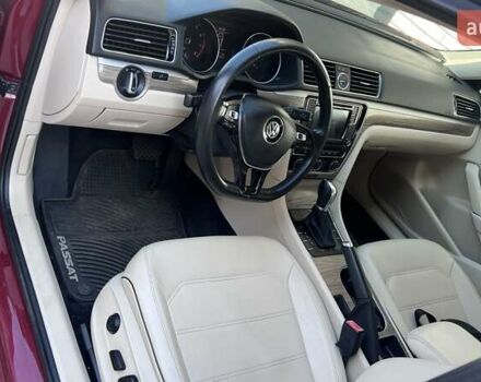 Красный Фольксваген Пассат, объемом двигателя 1.8 л и пробегом 193 тыс. км за 11900 $, фото 4 на Automoto.ua