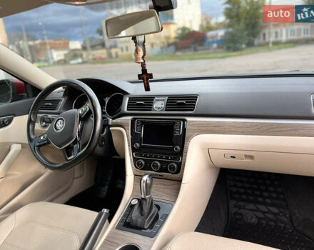 Красный Фольксваген Пассат, объемом двигателя 1.8 л и пробегом 121 тыс. км за 14000 $, фото 4 на Automoto.ua