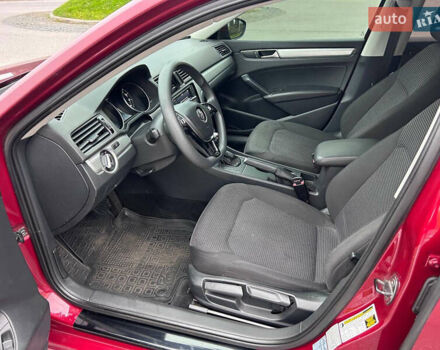 Червоний Фольксваген Пассат, об'ємом двигуна 1.8 л та пробігом 177 тис. км за 9500 $, фото 19 на Automoto.ua