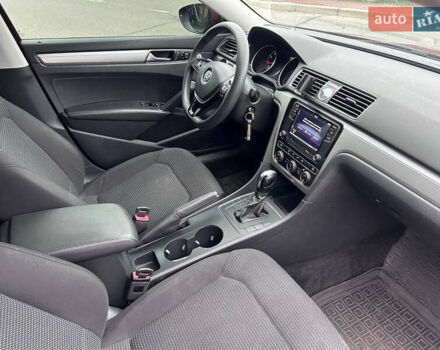 Красный Фольксваген Пассат, объемом двигателя 1.8 л и пробегом 177 тыс. км за 9500 $, фото 33 на Automoto.ua