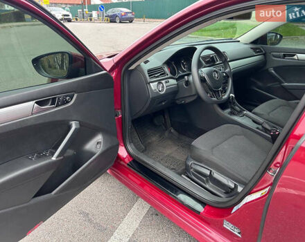 Красный Фольксваген Пассат, объемом двигателя 1.8 л и пробегом 177 тыс. км за 9500 $, фото 18 на Automoto.ua