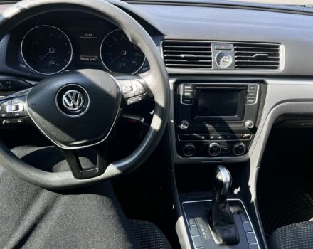 Красный Фольксваген Пассат, объемом двигателя 1.8 л и пробегом 169 тыс. км за 11399 $, фото 3 на Automoto.ua