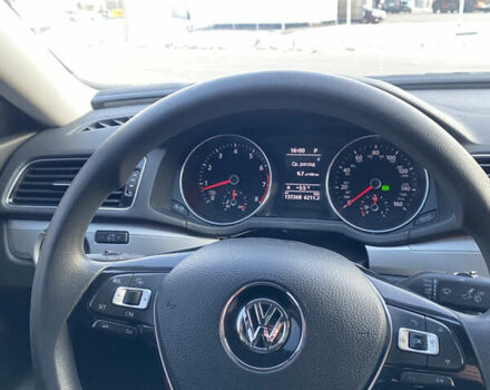 Красный Фольксваген Пассат, объемом двигателя 1.8 л и пробегом 142 тыс. км за 10500 $, фото 15 на Automoto.ua