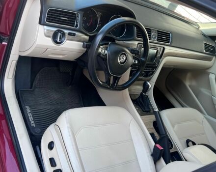 Красный Фольксваген Пассат, объемом двигателя 1.78 л и пробегом 196 тыс. км за 11900 $, фото 4 на Automoto.ua