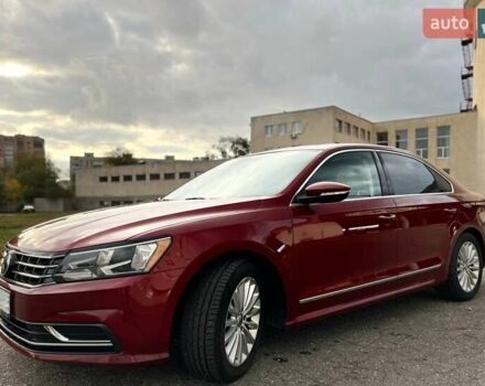 Красный Фольксваген Пассат, объемом двигателя 1.8 л и пробегом 121 тыс. км за 14000 $, фото 1 на Automoto.ua