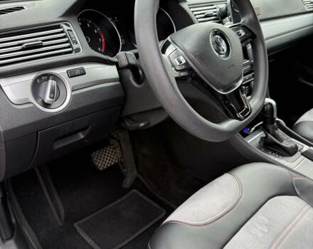 Красный Фольксваген Пассат, объемом двигателя 1.8 л и пробегом 170 тыс. км за 15800 $, фото 15 на Automoto.ua