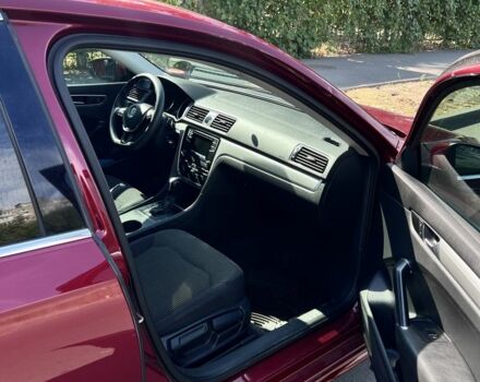 Красный Фольксваген Пассат, объемом двигателя 1.8 л и пробегом 169 тыс. км за 11399 $, фото 8 на Automoto.ua