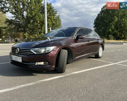 Красный Фольксваген Пассат, объемом двигателя 1.6 л и пробегом 262 тыс. км за 14700 $, фото 1 на Automoto.ua