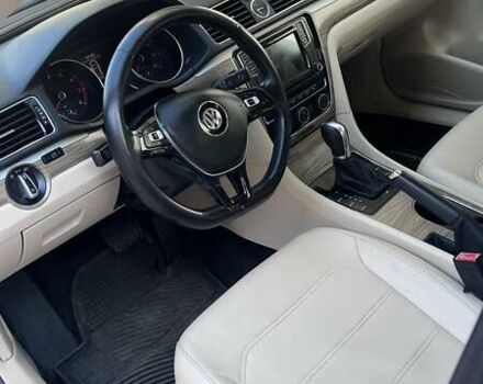 Красный Фольксваген Пассат, объемом двигателя 1.8 л и пробегом 193 тыс. км за 11900 $, фото 3 на Automoto.ua