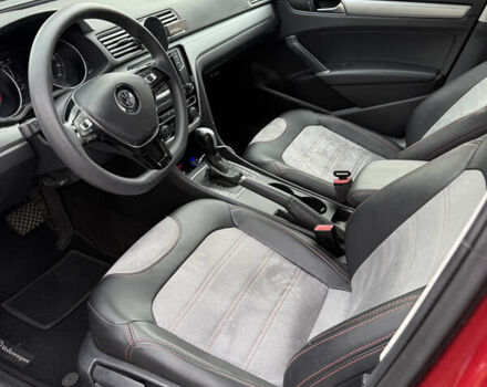 Красный Фольксваген Пассат, объемом двигателя 1.8 л и пробегом 170 тыс. км за 15800 $, фото 13 на Automoto.ua