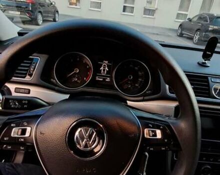 Красный Фольксваген Пассат, объемом двигателя 1.8 л и пробегом 232 тыс. км за 10000 $, фото 6 на Automoto.ua