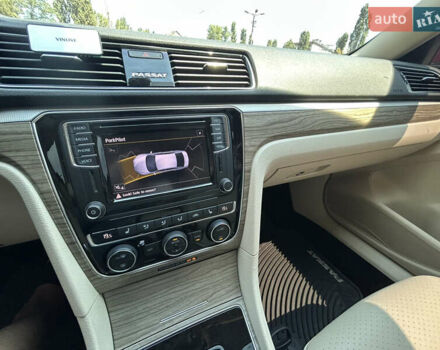 Красный Фольксваген Пассат, объемом двигателя 2 л и пробегом 39 тыс. км за 17500 $, фото 7 на Automoto.ua