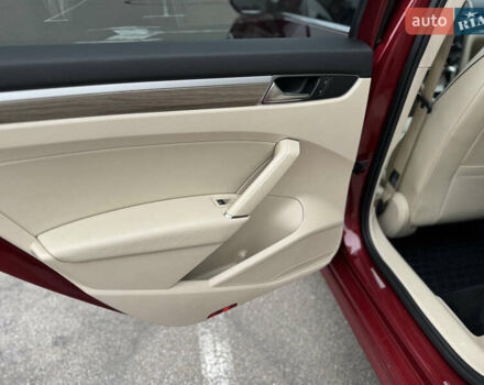 Красный Фольксваген Пассат, объемом двигателя 1.8 л и пробегом 132 тыс. км за 13600 $, фото 18 на Automoto.ua