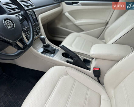 Красный Фольксваген Пассат, объемом двигателя 1.8 л и пробегом 132 тыс. км за 13600 $, фото 14 на Automoto.ua