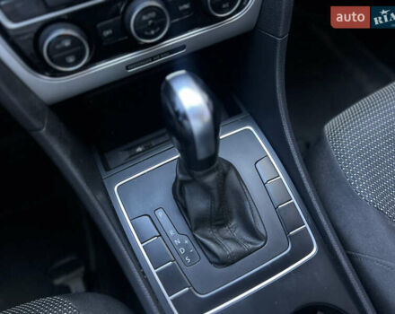 Красный Фольксваген Пассат, объемом двигателя 1.8 л и пробегом 169 тыс. км за 11400 $, фото 11 на Automoto.ua