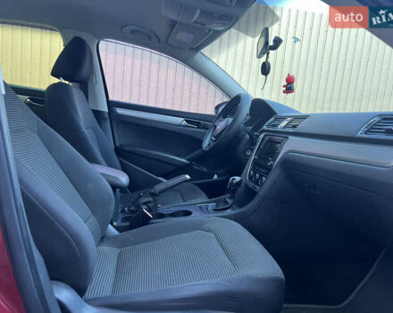 Красный Фольксваген Пассат, объемом двигателя 1.8 л и пробегом 169 тыс. км за 11400 $, фото 5 на Automoto.ua