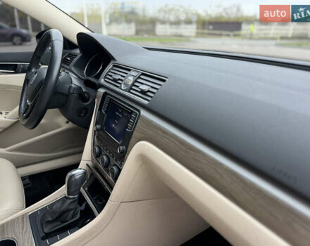 Красный Фольксваген Пассат, объемом двигателя 1.8 л и пробегом 132 тыс. км за 13600 $, фото 32 на Automoto.ua