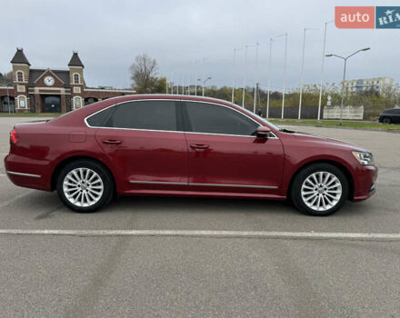 Красный Фольксваген Пассат, объемом двигателя 1.8 л и пробегом 132 тыс. км за 13600 $, фото 6 на Automoto.ua