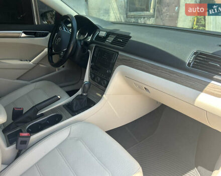 Красный Фольксваген Пассат, объемом двигателя 2 л и пробегом 39 тыс. км за 17500 $, фото 18 на Automoto.ua