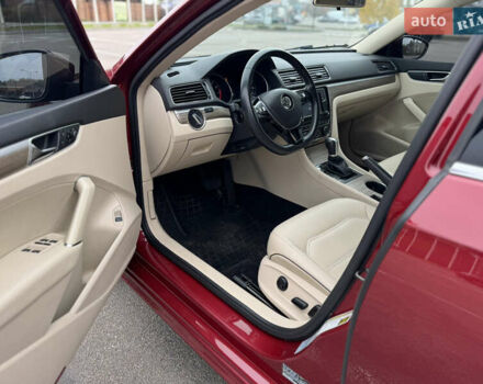 Красный Фольксваген Пассат, объемом двигателя 1.8 л и пробегом 132 тыс. км за 13600 $, фото 12 на Automoto.ua