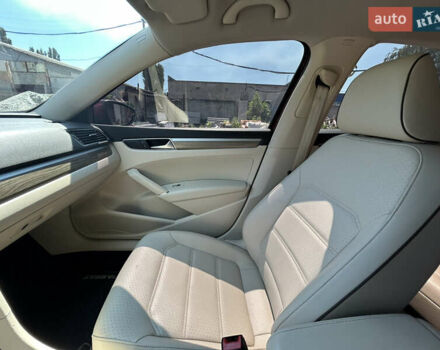 Красный Фольксваген Пассат, объемом двигателя 2 л и пробегом 39 тыс. км за 17500 $, фото 10 на Automoto.ua