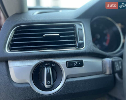 Красный Фольксваген Пассат, объемом двигателя 1.8 л и пробегом 169 тыс. км за 11400 $, фото 12 на Automoto.ua