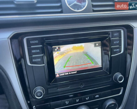 Красный Фольксваген Пассат, объемом двигателя 1.8 л и пробегом 169 тыс. км за 11400 $, фото 10 на Automoto.ua