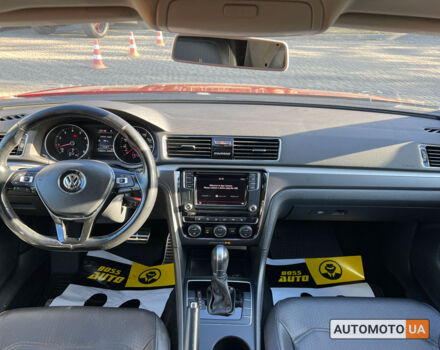 Червоний Фольксваген Пассат, об'ємом двигуна 2 л та пробігом 114 тис. км за 12999 $, фото 11 на Automoto.ua
