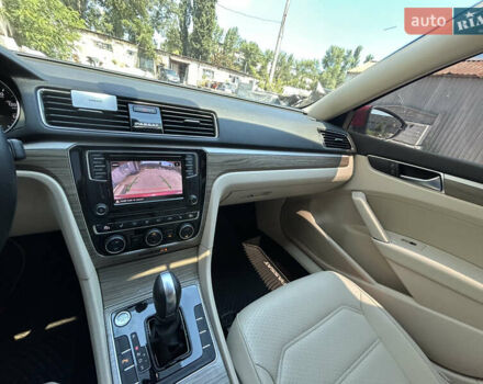 Красный Фольксваген Пассат, объемом двигателя 2 л и пробегом 39 тыс. км за 17500 $, фото 11 на Automoto.ua